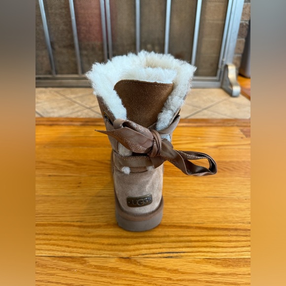 Pre-Owned Size 8 Ugg Customizable Bailey Bow Short Boot - Picture 4 of 12